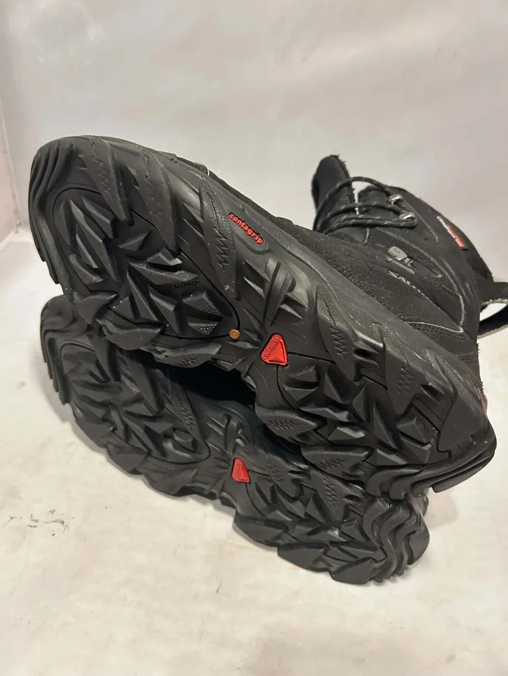 Salomon durable black